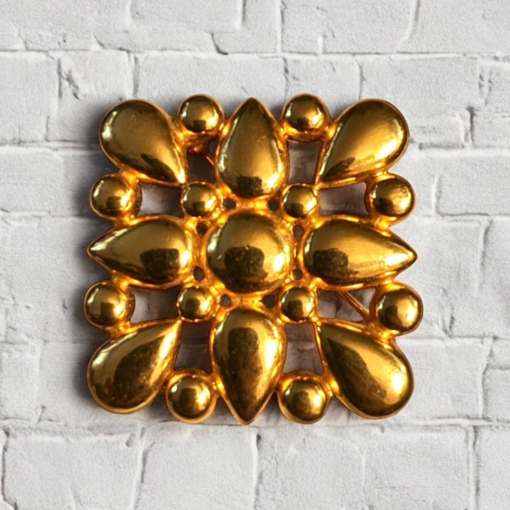 1980’s Vintage Glam Textured Square Brooch in Bright Gold, 1.4” x 1.4”